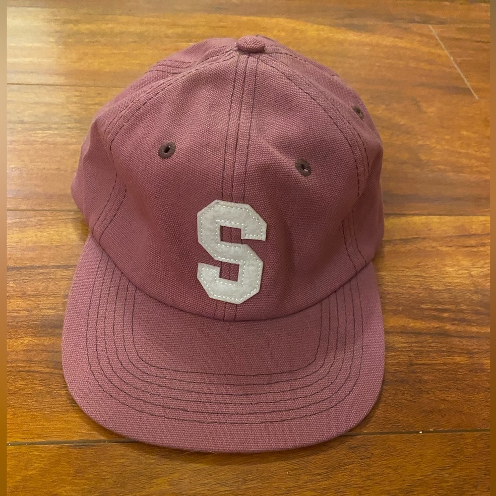 Stüssy hat